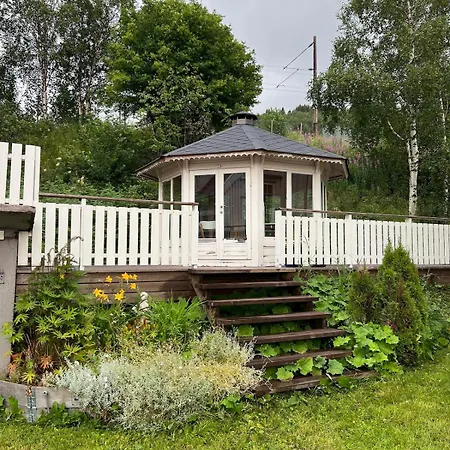 Charming With A Historical Touch, Divided Vertically Feriehus *